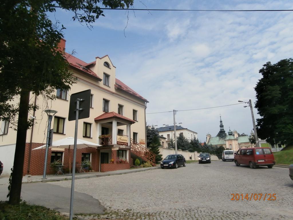 Sandomiria Esterno foto